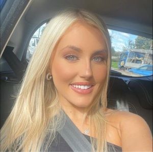 Meet your Posher, Chloe